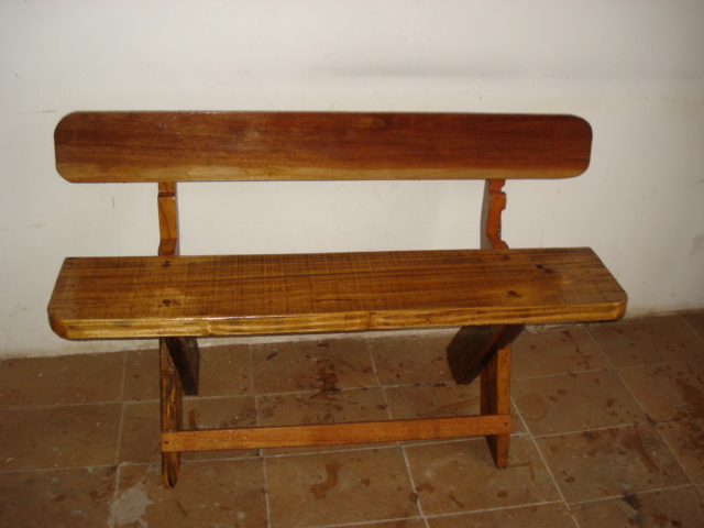 Placas entalhadas e Bancos Rústicos Branco da Flor: Bancos Rústicos e