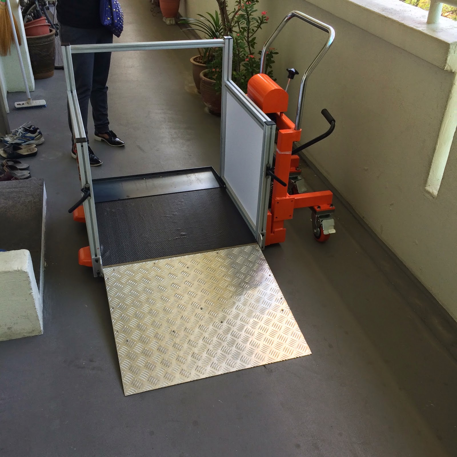 WHEELCHAIR RAMPS AND WHEELCHAIR PLATFORM LIFTER Delcon Technology (S