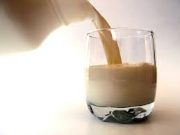 Vaso de Vidrio con Leche Vegetal Vaso de Vidrio con Leche Vegetal
