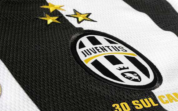 Juventus lança nova camisa alheio à polêmica sobre estrelas no escudo