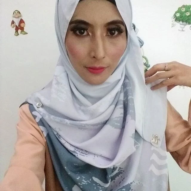 muka susah senyum, muka senyum tak ikhlas, tua sebelum usia