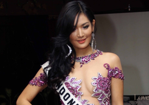 Maria Selena Berbikini di Panggung Miss Universe