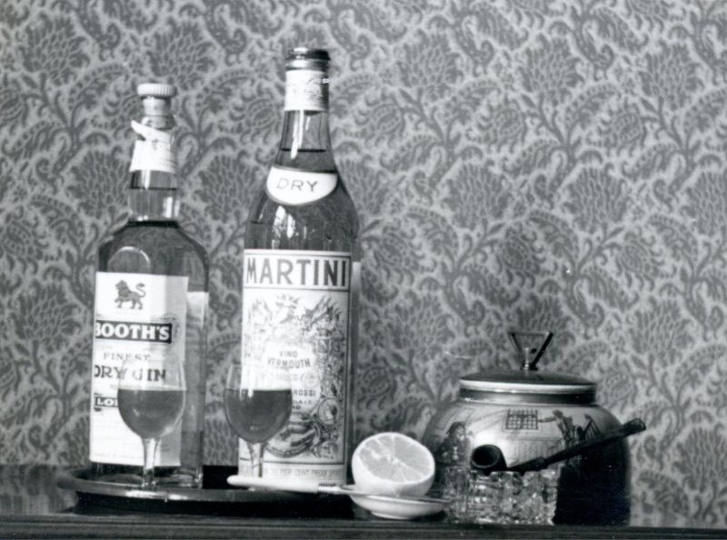 22 Amazing Found Photos Show Vintage Alcohol in the 1940s and ’50s