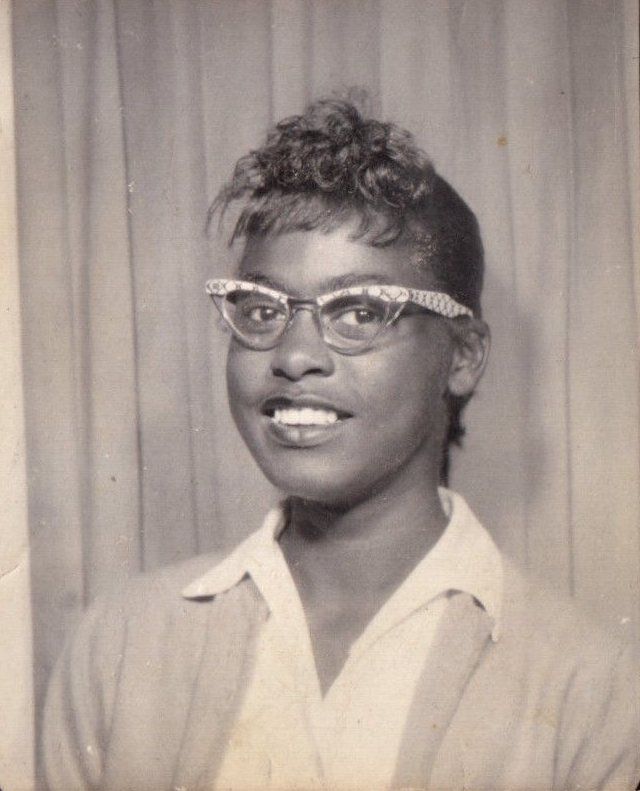 Photos of Ladies Wearing Cat-Eye Glasses in the 1950s and '60s ~ Vintage  Everyday