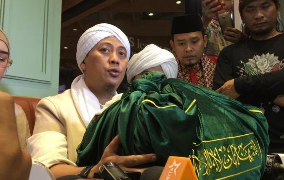 Pulang Dari Turki Opick Tombo Ati Diamanahi Sehelai Rambut Nabi Muhammad Saw Bertajuk Com