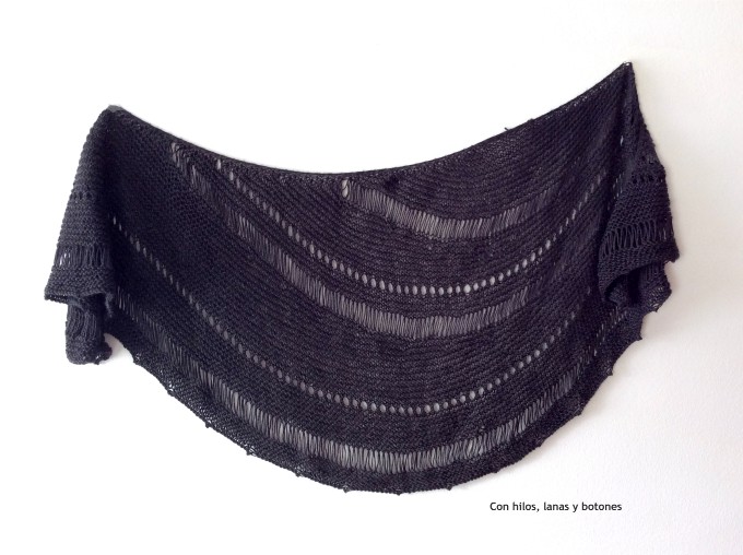 Con hilos, lanas y botones: Storm Shawl