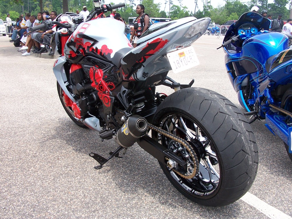 SBK,BSB,Heavy Bikes Kawasaki Z1000 Heavy Bike in Action