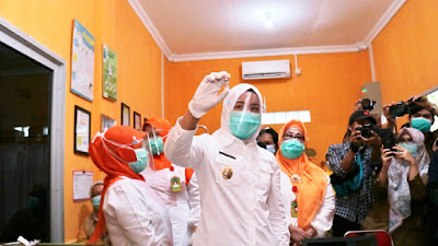 Nakes Mulai Disuntik Vaksin Di Puskesmas Merdeka Palembang