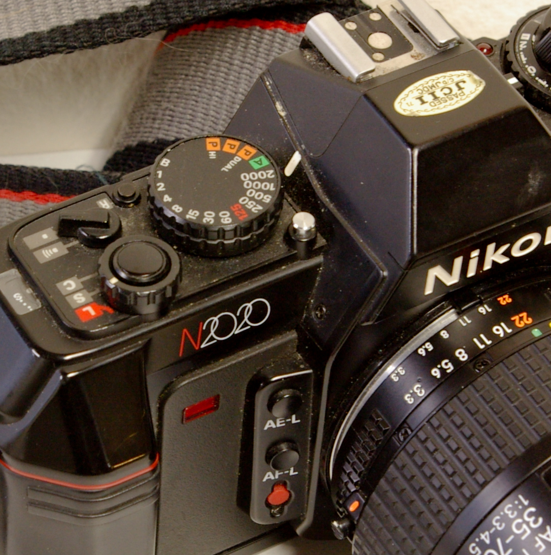 Random Camera Blog: Nikon took AF Mainstream - the N2020 SLR