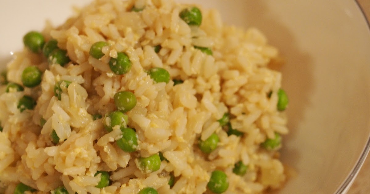 Reis mit Erbsen, Ei und Sojasauce (2 Portionen)