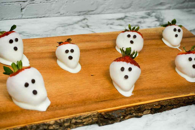 CHOCOLATE COVERED STRAWBERRY GHOSTS