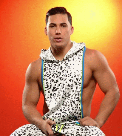 I modelli di Andrew Christian leggono i messaggi su Grindr! - JIMI PARADISE