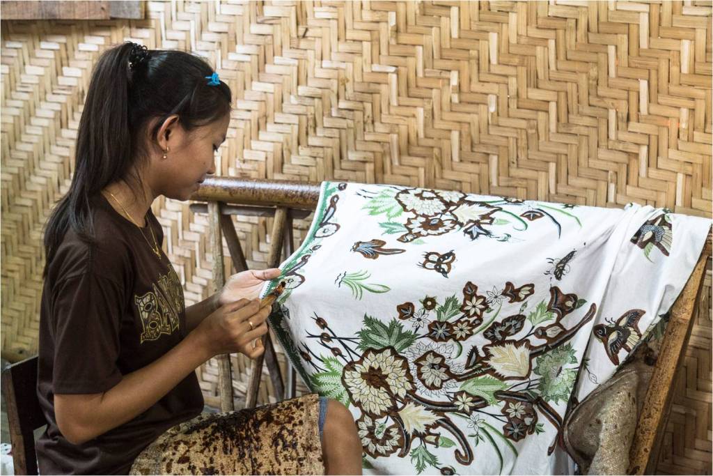 Batik Seni Rupa Terapan Dua Dimensi Nusantara