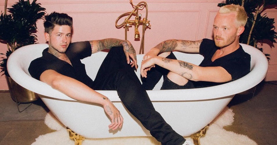 954px x 501px - 3 Feet High & Rising: Travis Mills & Nick Gross' New Pop-punk Band  girlfriends Share Fun-loving \