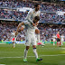 Benzema abre el triunfo del Madrid y le acerca al título 