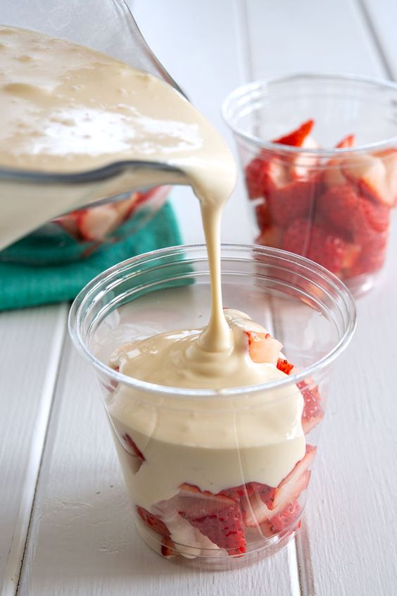 How to make Mexican Strawberries and Cream (Fresas con Crema) in a cup