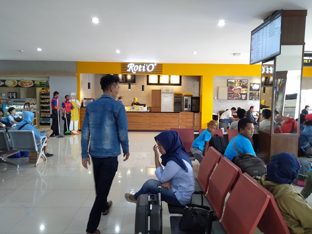 Suasana Ruang Tunggu Bandara Adisutjipto Yogyakarta Pada Penerbangan Saya Pertama Kali Dari Jogja Denianggoleta