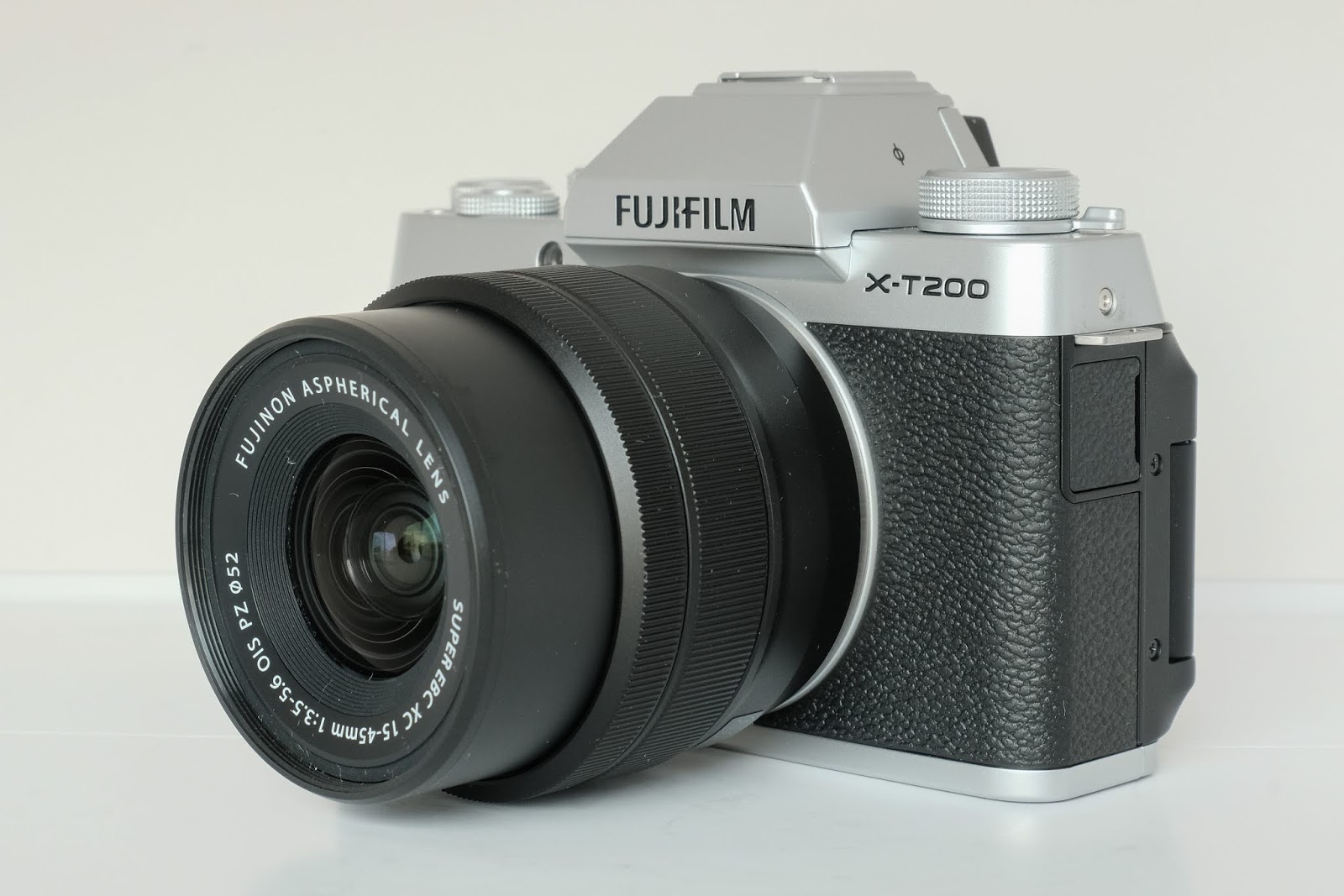 FIRST LOOK REVIEW FUJIFILM XT200 ENTRY LEVEL XSERIES