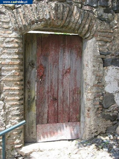 OGIVAL DOORS / Portas Ogivais, Castelo de Vide, Portugal