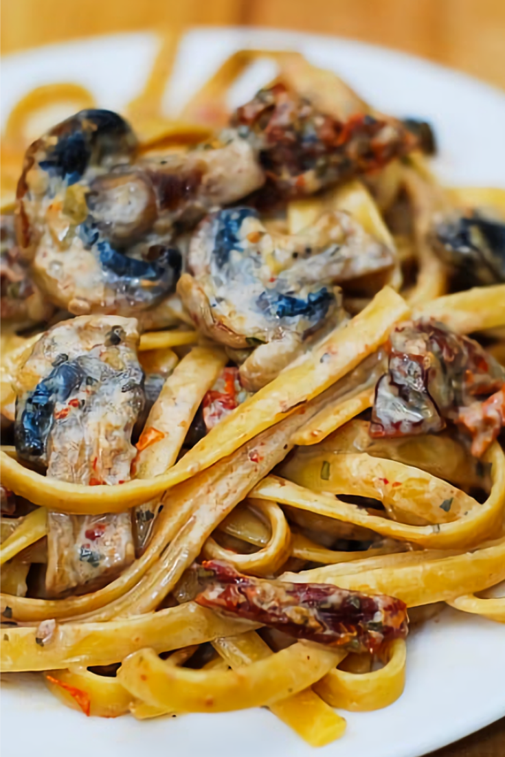 Sun Dried Tomato and Mushroom Pasta in a Garlic and Basil Sauce