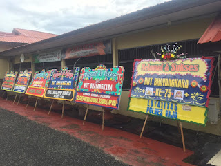 Puluhan Karangan Bunga Mewarnai Halaman Polres Wajo Di Hari Bhayangkara Ke-75
