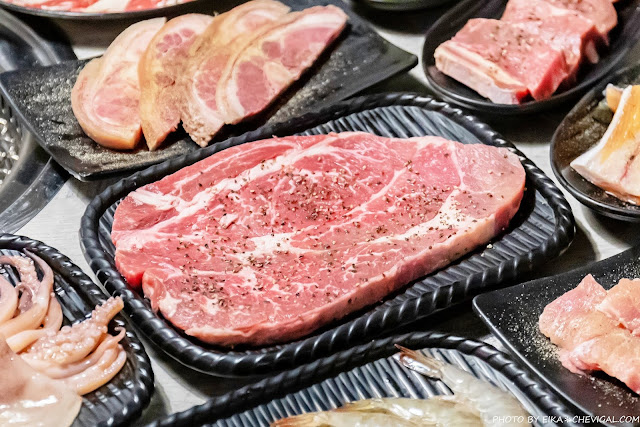 台中人氣日式炭火燒肉吃到飽！限時加價不用百元就能享有和牛吃到飽，還有比臉大牛排任你吃