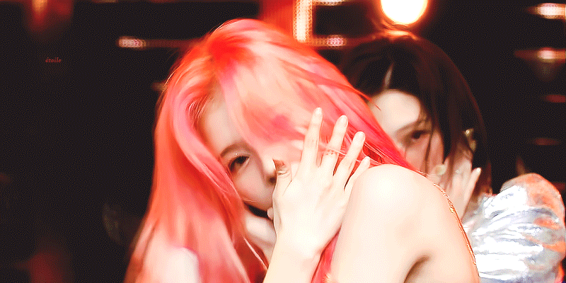 여전히 사람홀리는 사나의 눈빛ㄷㄷㄷ.gif | 인스티즈