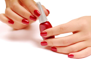 Dicas para as unhas crescerem fortes e saudáveis