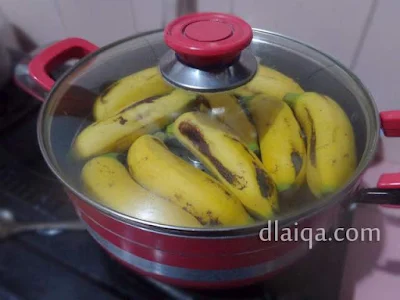 proses mengukus pisang