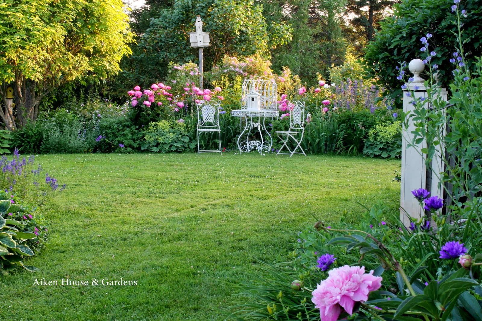 Aiken House & Gardens: In an English Country Garden