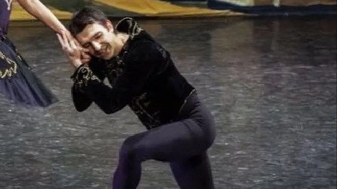 60 học viên tố hiệu phó trường múa ở Scotland quấy rối tình dục