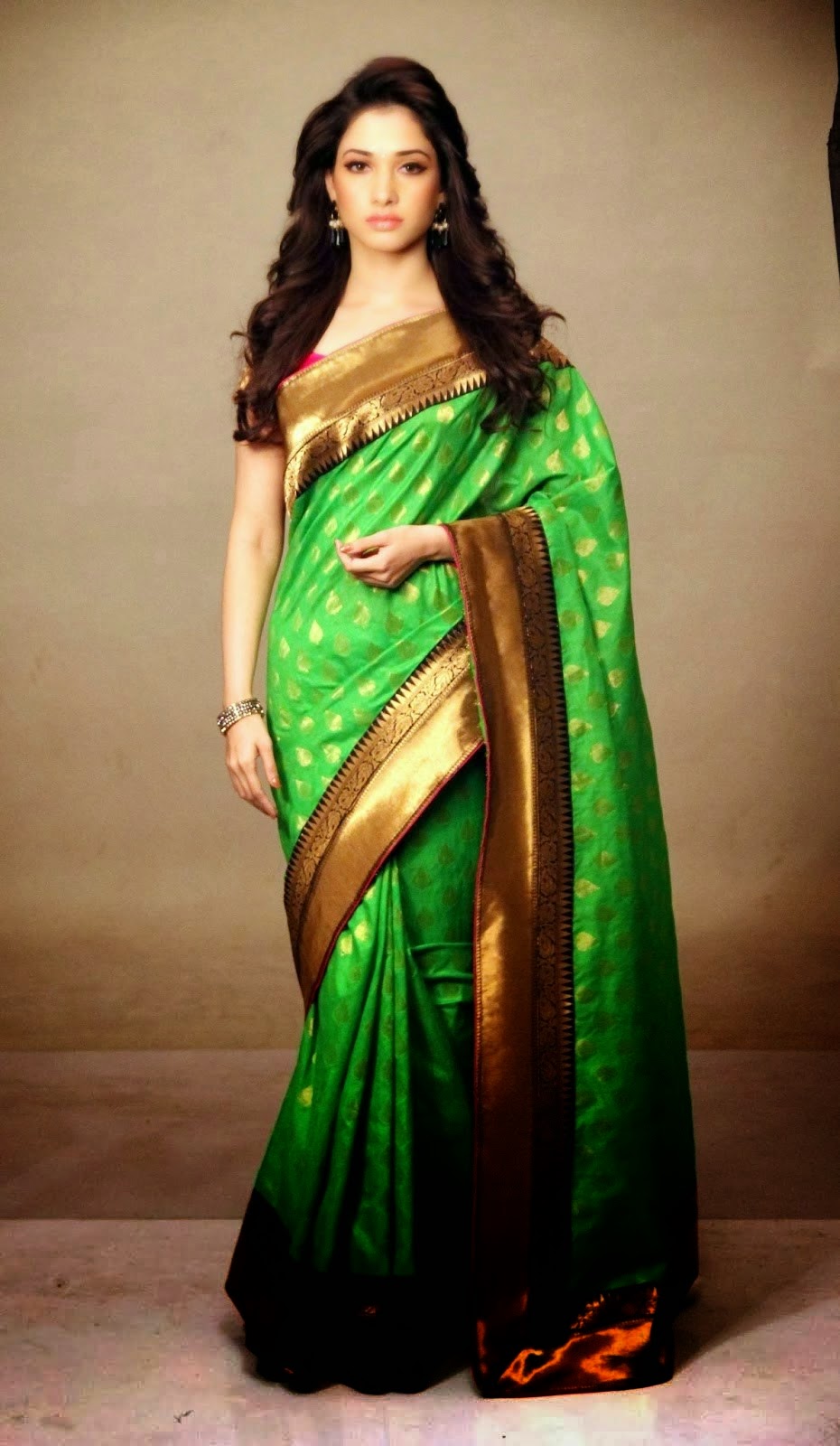 Tamannaah Bhatia Hot Hip Show Photos In Green Saree
