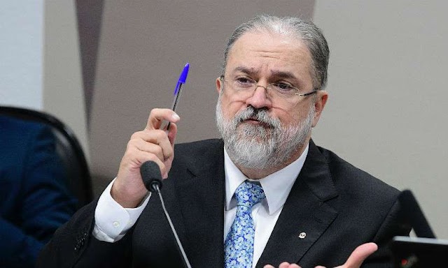 Indicado à PGR deixou sem resposta duas perguntas delicadas feitas por senadores
