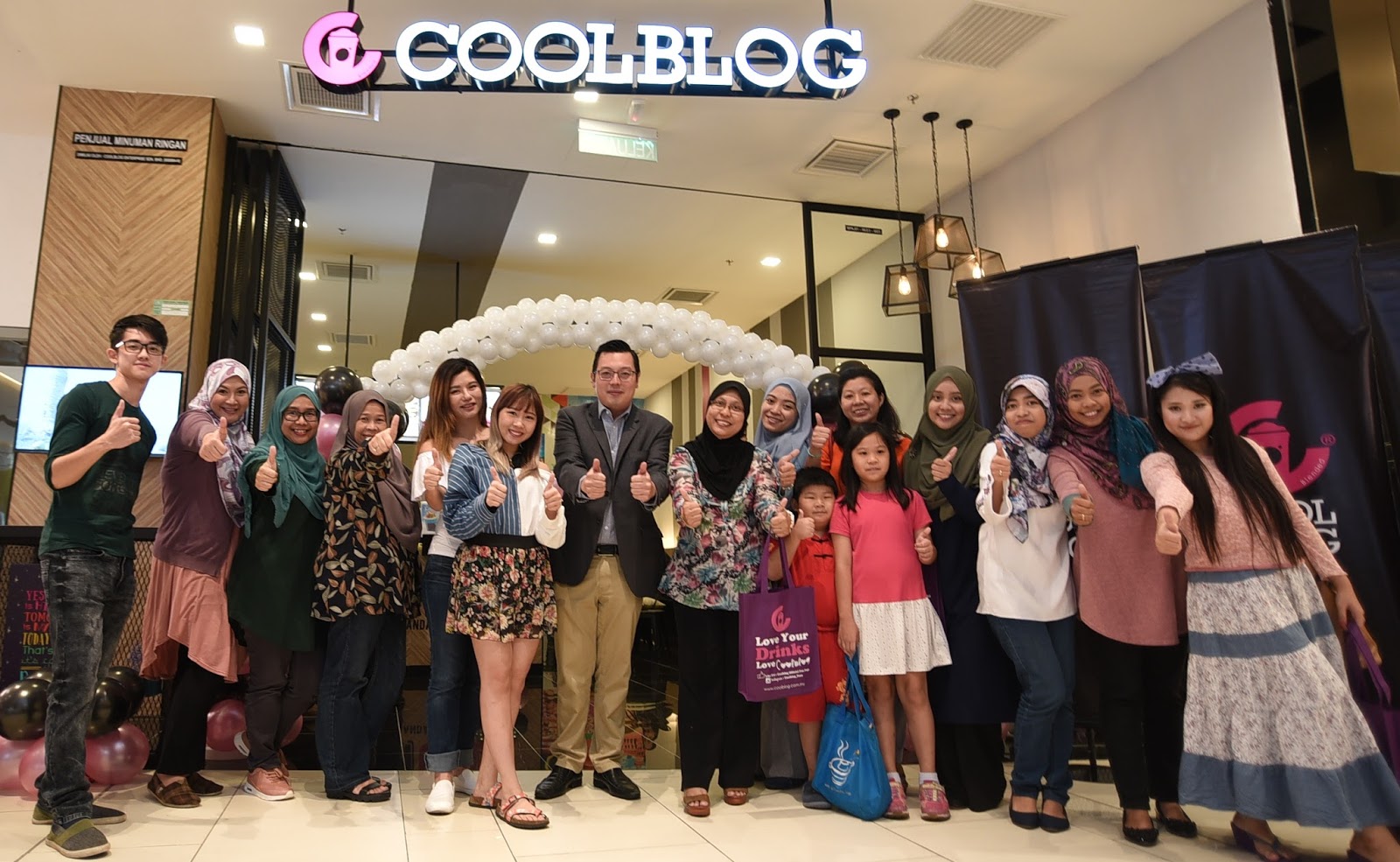 Pembukaan Kiosk Terbesar CoolBlog di Melawati Mall Pembukaan Kiosk Terbesar CoolBlog di Melawati Mall