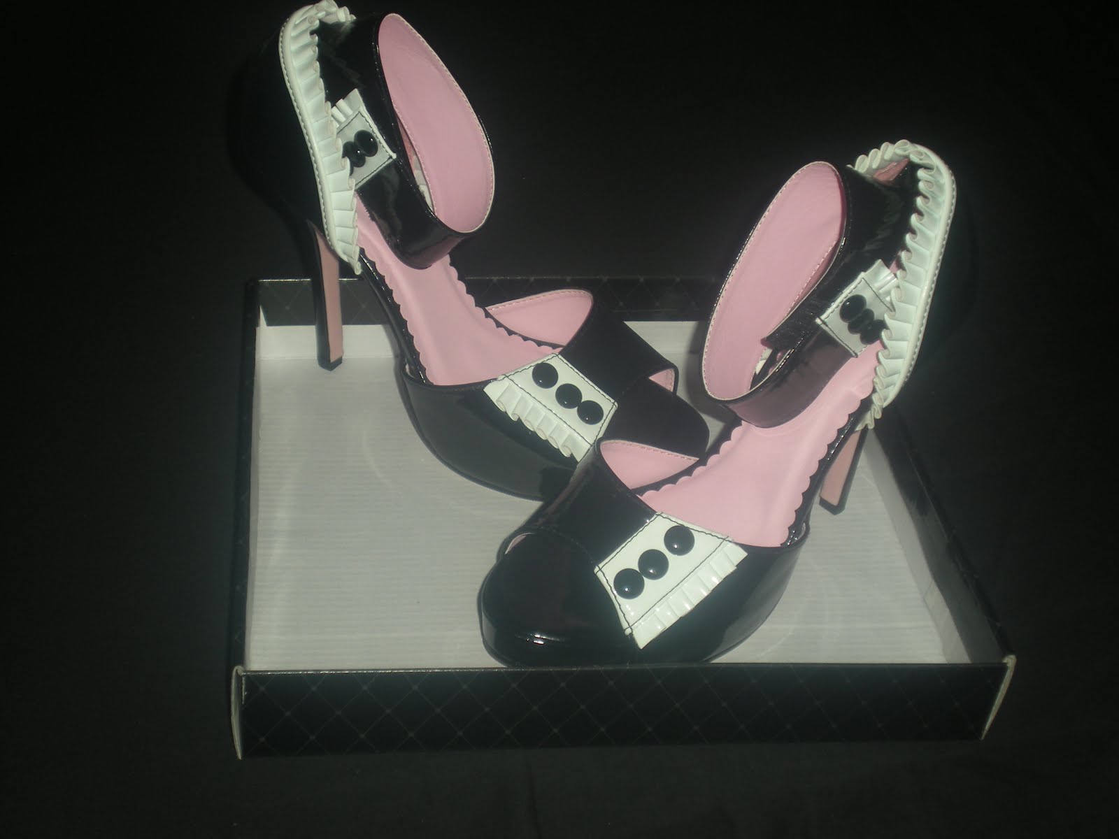 JS REVIEWS AND GIVEAWAYS Costume Accessories Review