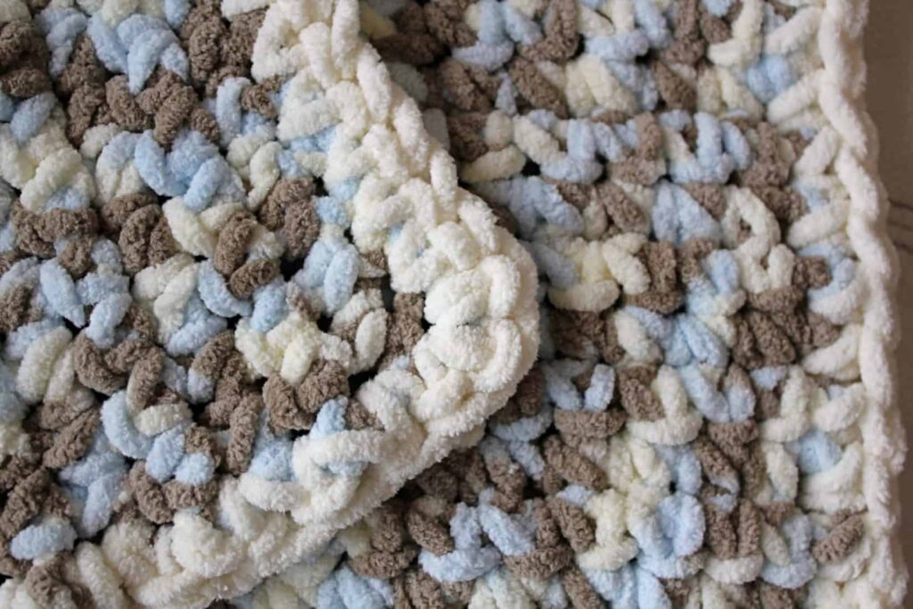 How to Make a Blanket 30 easy DIY blankets - Adventures of a DIY Mom