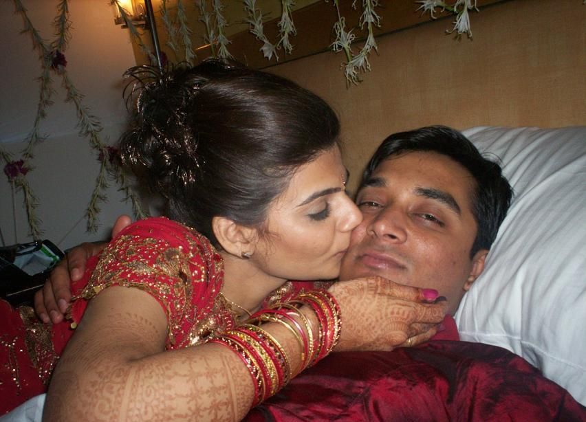 Indian Couple Kissing via 1.bp.blogspot.com.