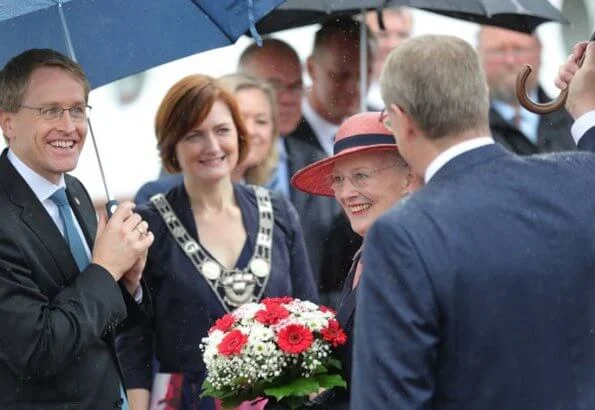 Queen Margrethe was welcomed by Consul General Kim Andersen