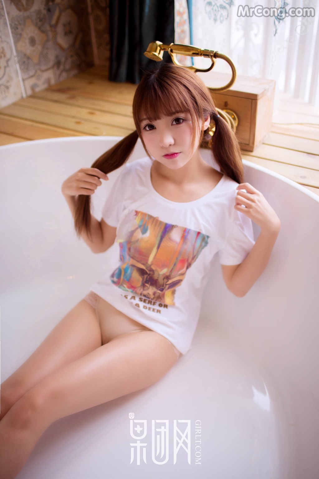 GIRLT No.021: Model 水 花花 不是 水 哗哗 (32 photos)