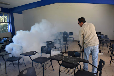 Salud municipal trabaja en la fumigación de escuelas contra el mosco en Huatabampo