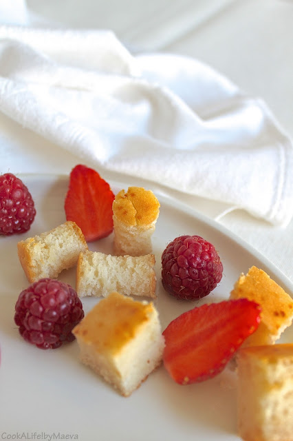 Cook A Life! by Maeva • Dessert "géométrique", variations de textures : mousse, crème pâtissière, génoise, fraises et framboises - Bataille Food #36 (vegan, sans lactose)