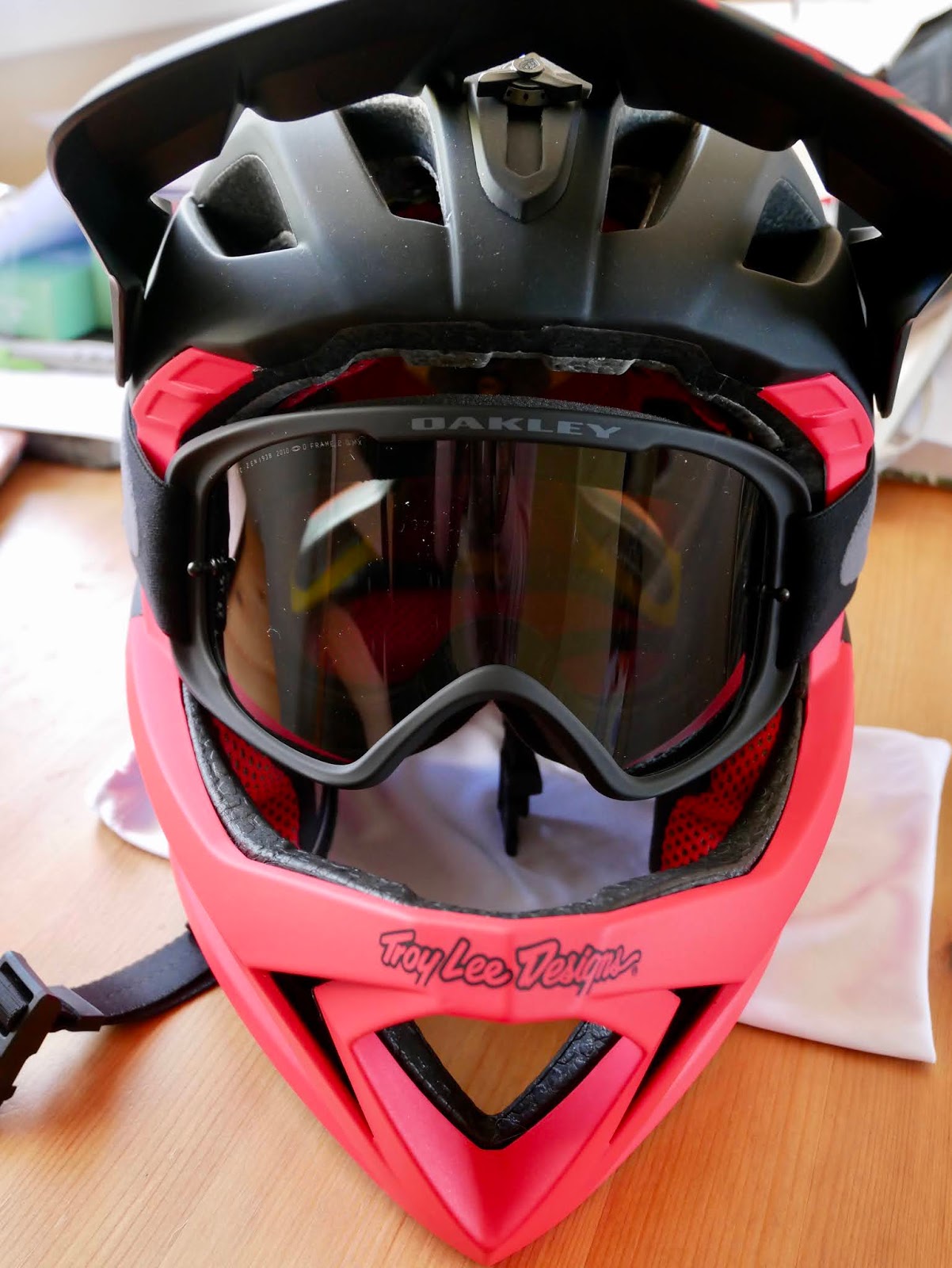 Oakley O-Frame® 2.0 MTB Goggles review | LM
