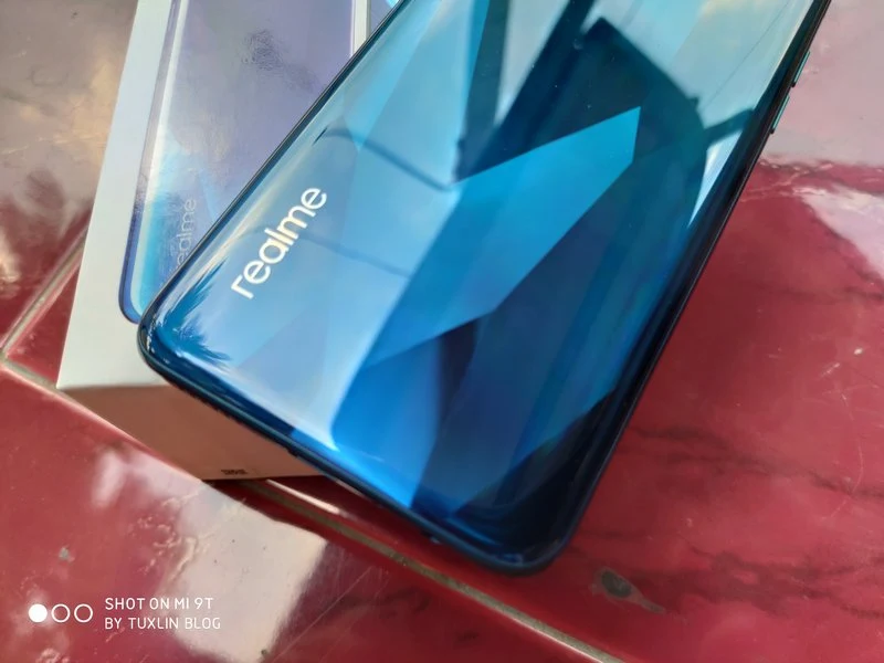 Desain Realme 5 Pro