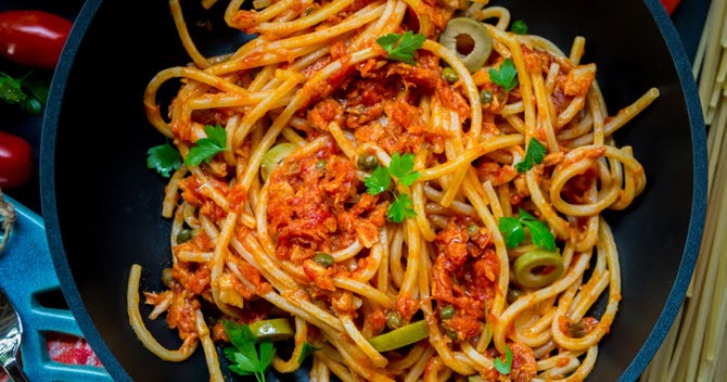 Pasta With Tuna, Tomatoes and Capers