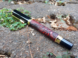 Dika Wen 819 Classic Red Leather Grape Pattern Roller Ball Luxury Pen