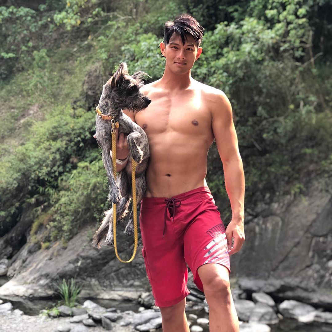 This Guy's World: Hot Guys And Dogs
