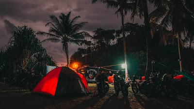 Camping di Pantai Jawa Barat