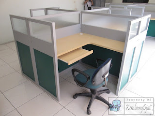 Harga Meja Sekat Kantor Bentuk X + Furniture Semarang