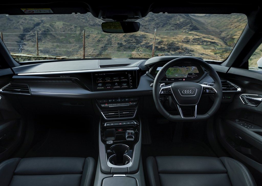2022 Audi RS e-tron GT [UK]