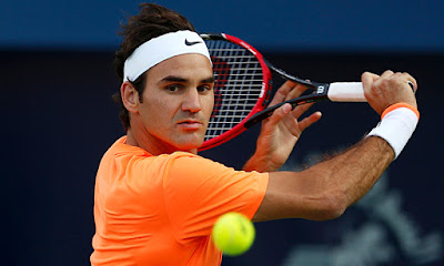   Biografi Roger Federer          Roger Federer (pengucapan Jerman: [fe ː dərər], lahir 8 Agustus 1981) adalah seorang petenis Swiss profesional yang, per Maret 2013, berada di peringkat dunia No 2 oleh ATP. Banyak analis olahraga, kritikus tenis dan mantan pemain dan saat ini menganggap Federer petenis terbesar sepanjang masa Dia memiliki dunia beberapa pria ini catatan Era Terbuka:. Memegang dunia tidak. 1 posisi 302 minggu secara keseluruhan,  a-237 berturut-turut minggu peregangan di bagian atas mulai tahun 2004 sampai 2008 pemenang 17 gelar Grand Slam, mencapai final setiap turnamen Grand Slam setidaknya lima kali (sebuah rekor sepanjang masa), dan mencapai final Wimbledon delapan kali.   Dia adalah salah satu dari tujuh laki-laki, dan satu dari empat di Era Terbuka, untuk menangkap karir Grand Slam, dan salah satu dari tiga (dengan Andre Agassi dan Rafael Nadal) untuk melakukannya secara terpisah di lapangan tanah liat, rumput, dan lapangan keras. Federer juga berbagi catatan Era Terbuka untuk sebagian gelar Grand Slam di Australia Terbuka dengan Agassi dan Novak Djokovic (4 judul), di Wimbledon dengan Pete Sampras (7 judul) dan di AS Terbuka dengan Jimmy Connorsdan Sampras (5 judul).   Federer turnamen ATP catatan termasuk memenangkan enam ATP